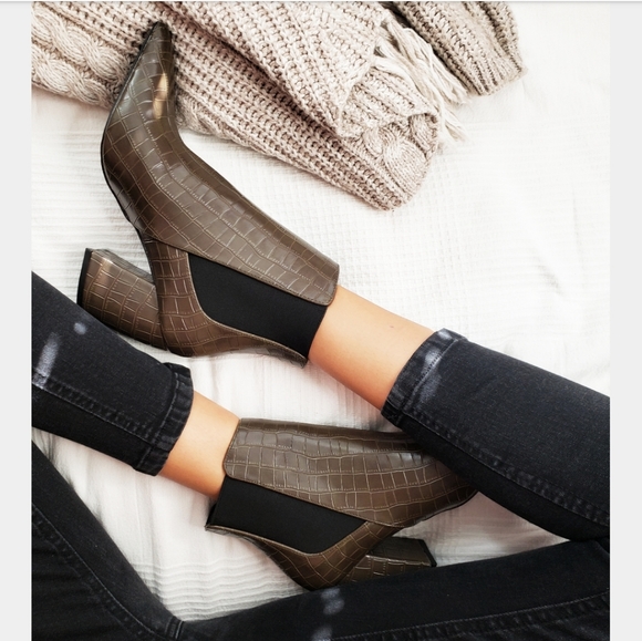 🚨//Fall Must Haves// Croco print Bootie - Picture 8 of 8